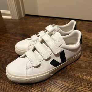 Veja Recife ChromeFree Extra White/Black Hook & Loop Sneakers